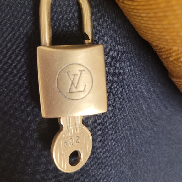 Authentic LV #204 Lock and Key - Picture 14 of 15
